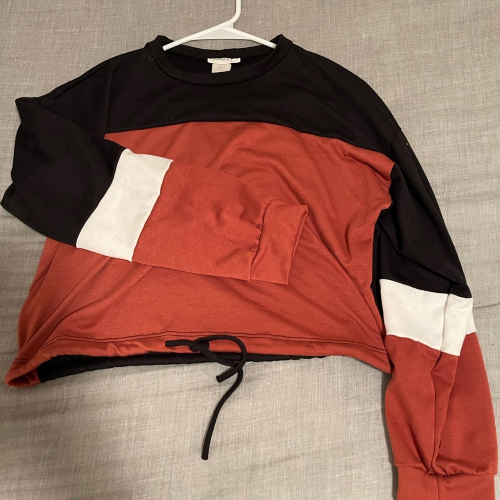 Cropped, light-weight crew neck